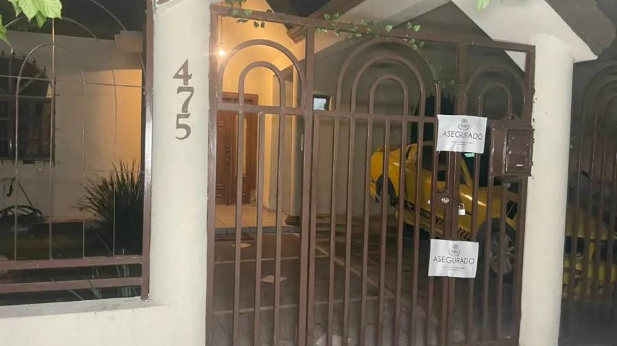 Autoridades de la Fiscalía General del Estado realizaron un cateo en un domicilio de la colonia Ampliación Real de Peña, al norte de Saltillo.