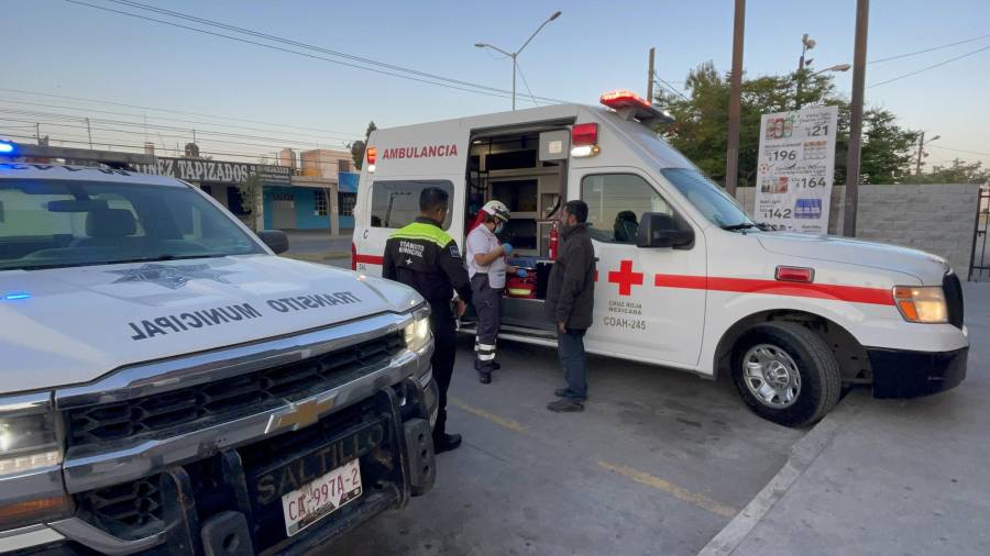 El hombre atribuyó sus molestias a un accidente ocurrido años atrás.