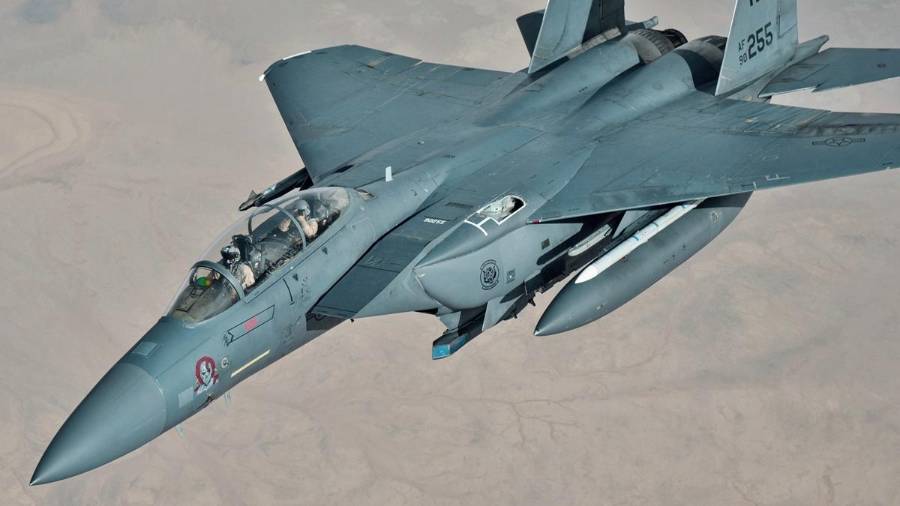 Un avión militar de Estados Unidos fue derribado en Irán. Uno de los pilotos fue rescatado mientras continúan las operaciones para encontrar al segundo, en medio de tensiones militares crecientes.