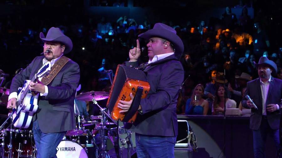 Para el arranque de la feria, este viernes 13 de mayo se presentará el grupo Pesado, igualmente estarán artistas como Alicia Villarreal, Arnulfo Junior, Traileros del Norte, Los Chicharrines, Sonora México y Beli y Beto.