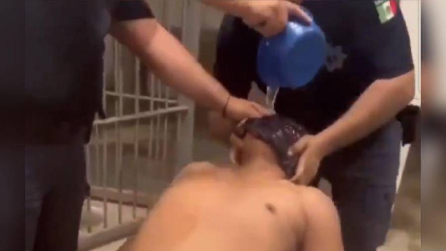 La CDHE y la Fiscalía de Colima abrieron investigaciones por presuntos actos de tortura de policías de Coquimatlán contra un hombre detenido.