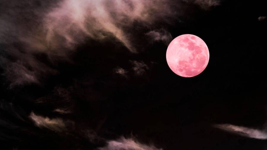 En las primeras noches de abril 2026, el cielo será iluminado por la llamada Luna Rosa.