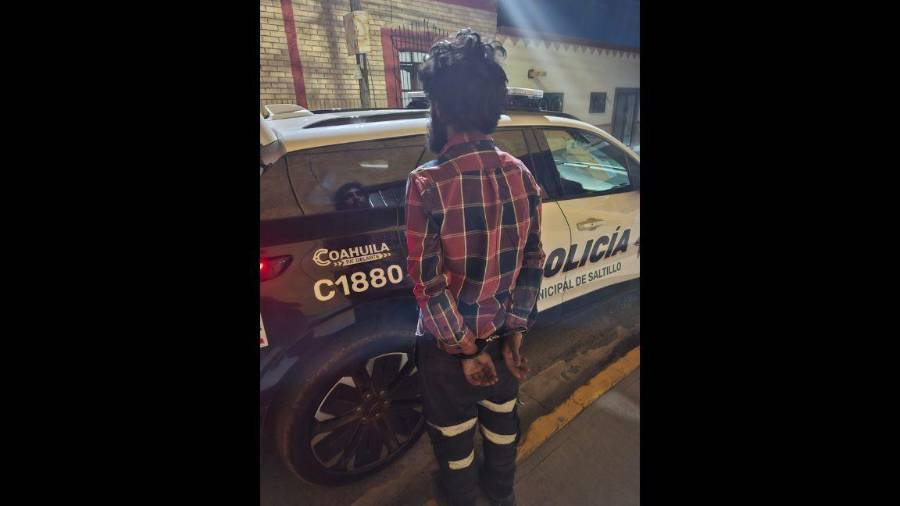 El detenido quedó a disposición de las autoridades competentes luego de ser señalado por su probable participación en un intento de allanamiento de morada registrado durante las primeras horas del día.
