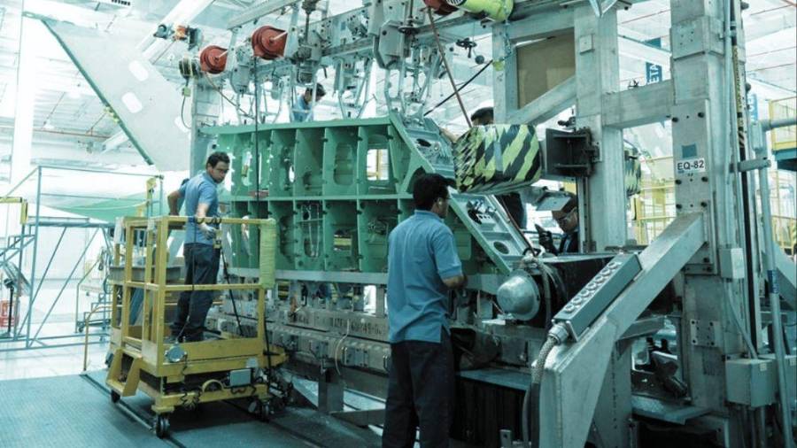 El Indicador Mensual de la Actividad Industrial por Entidad Federativa (IMAIEF) proporciona información estadística de corto plazo sobre el comportamiento de la actividad industrial de los 32 estados de México.