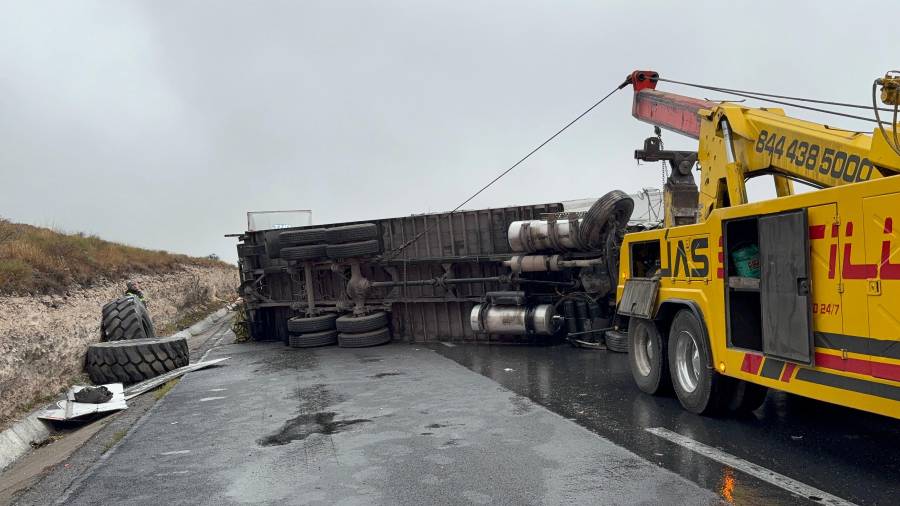 Las labores para recoger el camión tardaron varios minutos