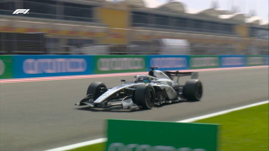 Pérez realizó las prácticas de pretemporada en el Circuito Internacional de Bahréin, donde finalizó último, mientras Charles Leclerc marcó el mejor tiempo del día con Ferrari.