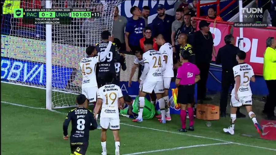 Un sector de la afición de los Tuzos retrasó el ingreso de los jugadores visitantes a los vestidores y les lanzaron hasta piedras, según denunciaron los Pumas.