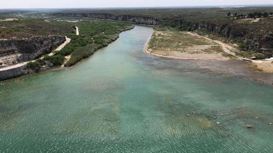 El trasvase de agua de la presa La Amistad hacia Estados Unidos, inició en los primeros minutos de este viernes.