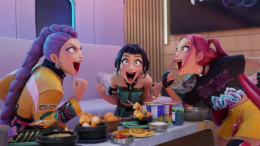 Inspiración. El equipo de Kpop Demon Hunters celebró su victoria como Mejor Película Animada durante la ceremonia de los Globos de Oro.