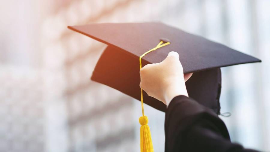 En universidades públicas, el costo promedio de una carrera ronda los 28 mil pesos.