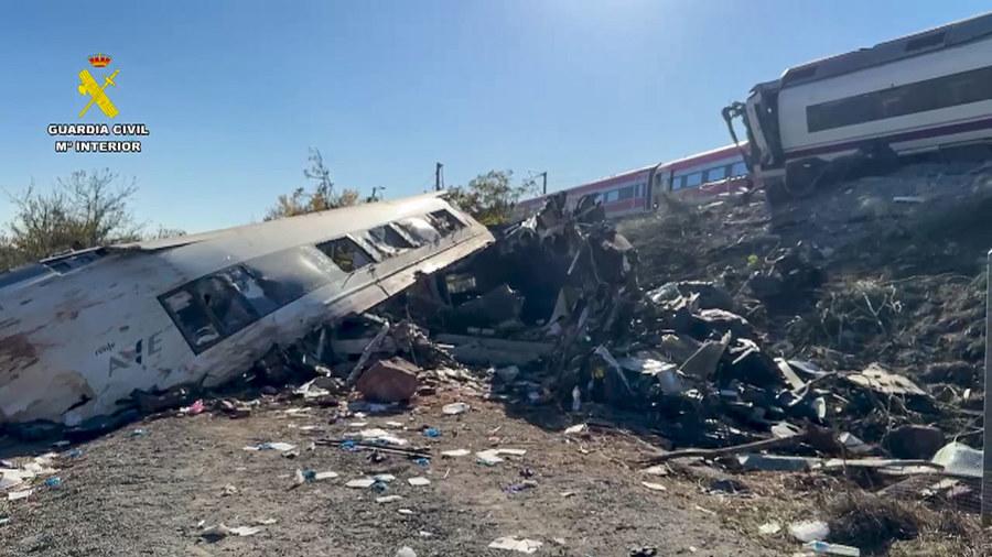 La Embajada de México en España mantiene contacto con familiares y autoridades para localizar a un connacional tras el accidente ferroviario.