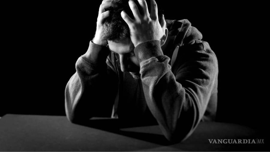 Agentes investigadores realizaron las diligencias al interior de la vivienda donde fue localizado el joven.