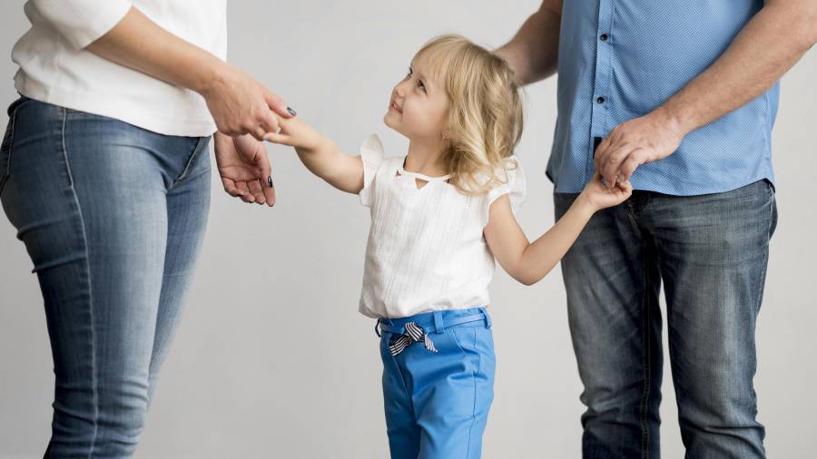 Para evitar conflictos conviene dejar el reparto del tiempo vacacional con los hijos acordado por escrito antes de que empiece el verano.
