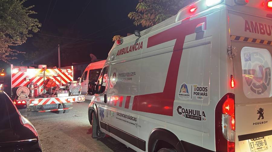 El fuego alcanzó al hombre dentro de su propia vivienda y tuvo que ser trasladado de urgencia a una clínica del IMSS.