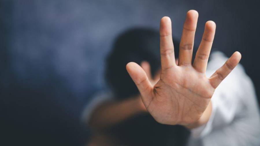 La violencia contra la mujer persiste, a pesar de las órdenes de restricción en contra de personas violentas.