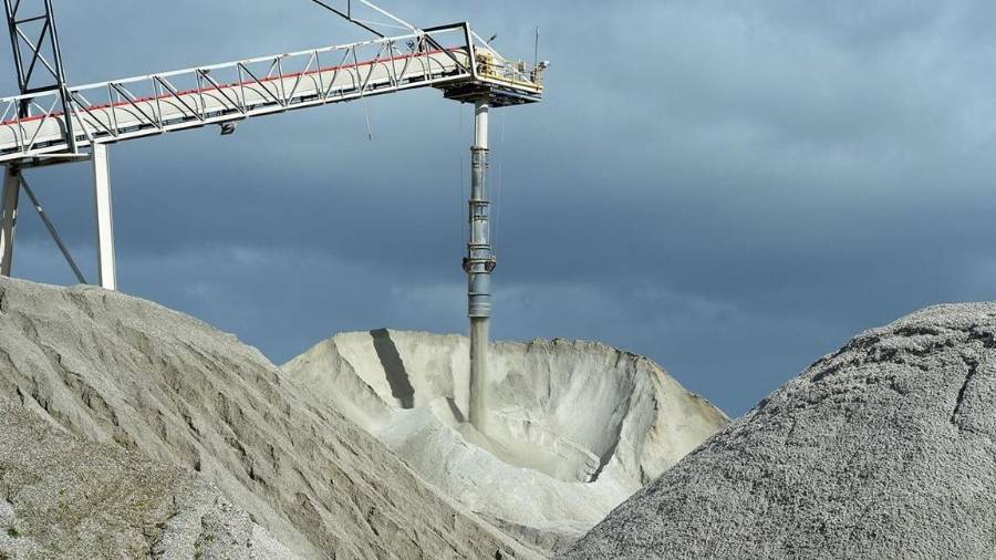 La presidenta Claudia Sheinbaum aclaró que México cuenta con reservas de litio, aunque no produce el mineral por los elevados costos de extracción en arcillas.