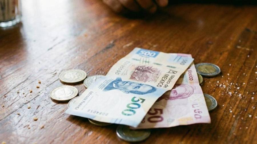 La Profeco reiteró que la propina en restaurantes, bares y establecimientos de servicios en México debe ser completamente voluntaria.