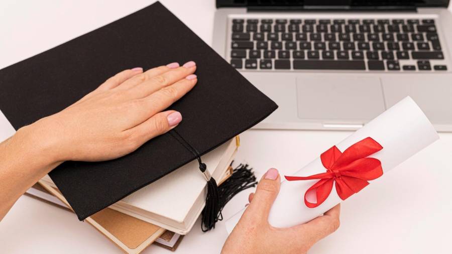 Al menos existen 20 casos de alumnos que señalan haber recibido un certificado sin validez tras cursar la preparatoria abierta.