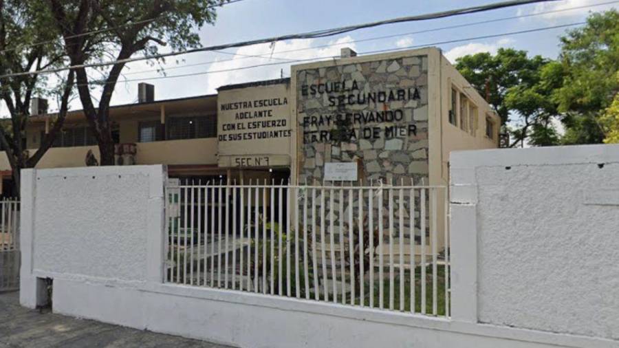 Fiscalía de Nuevo León investiga intoxicación de una adolescente con cristal en una secundaria de Monterrey y otro caso por gomitas de marihuana.