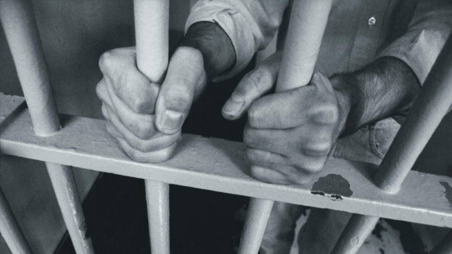 Un hombre fue sentenciado a 12 años de prisión por trasladar a 16 migrantes, originarios de Guatemala y Honduras, entre ellos dos menores de edad, en Nuevo León.