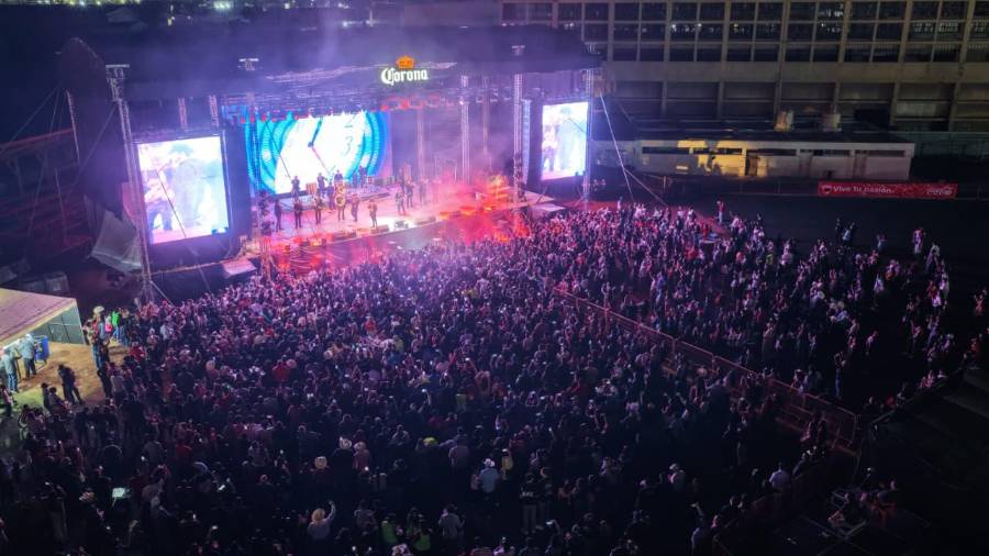 Miles de personas abarrotaron el Biblioparque Norte para disfrutar del concierto de Lenin Ramírez durante el FUTFEST Saltillo 2026.