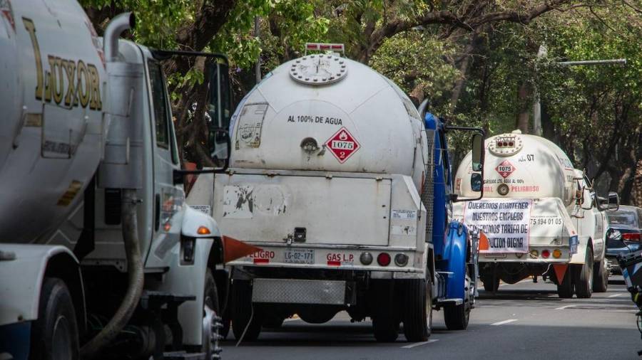 Los autotanques de gas son sometidos a revisiones para verificar sus condiciones mecánicas y de seguridad.