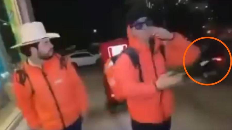 La transmisión en vivo captó el recorrido de una motocicleta antes del ataque contra César Gastélum; las autoridades investigan el homicidio ocurrido en Culiacán.