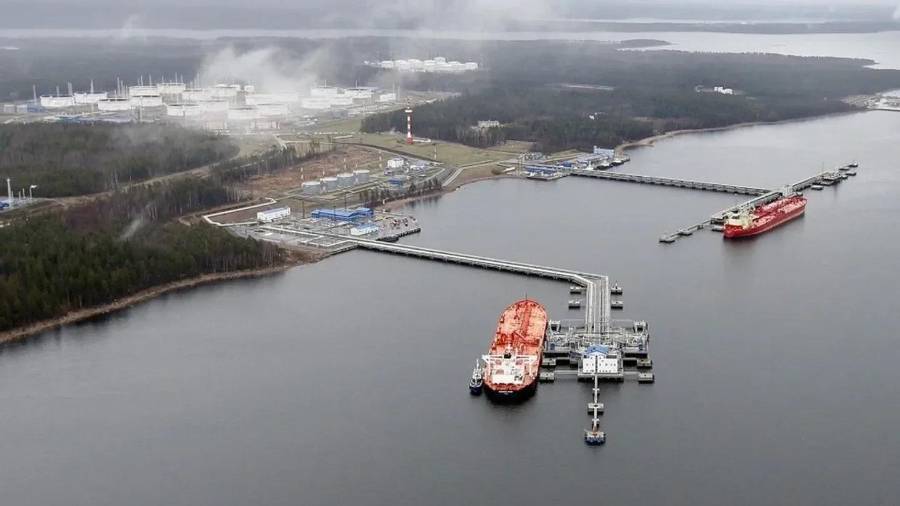 El sitio costero, operado por la empresa petrolera estatal rusa Transneft, tiene capacidad para manejar cientos de miles de barriles al día.