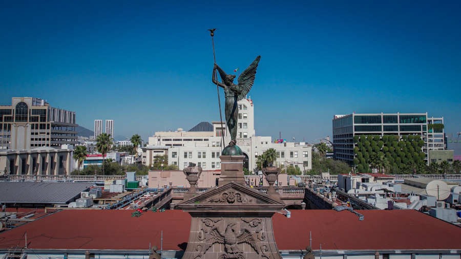 Especialistas concluyeron la restauración de la Victoria Alada del Palacio de Gobierno de Nuevo León, pieza de cobre manufacturada a inicios del siglo XX por la Casa Mullins de Estados Unidos