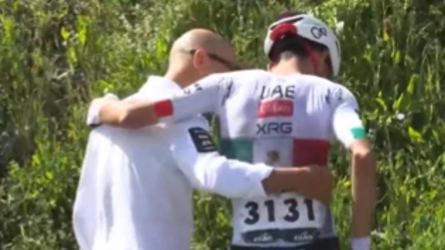 Isaac del Toro sufrió una rotura muscular en el muslo derecho tras una caída en la Itzulia 2026 y su presencia en las clásicas de las Ardenas quedó en duda.