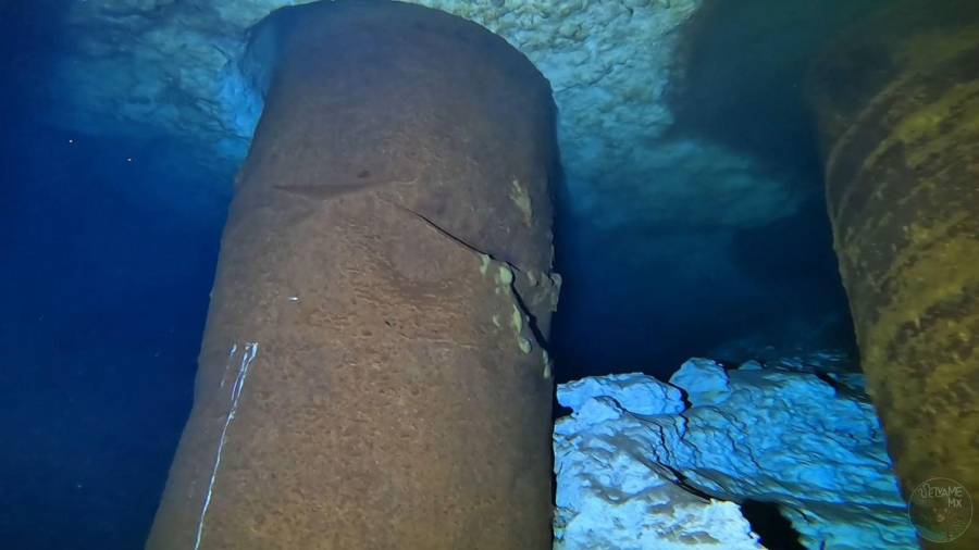 Según el ambientalista José Urbina, la Sedena está convirtiendo columnas en “zapatas” para intentar frenar el colapso del terreno kárstico, un riesgo advertido desde el inicio de la obra.