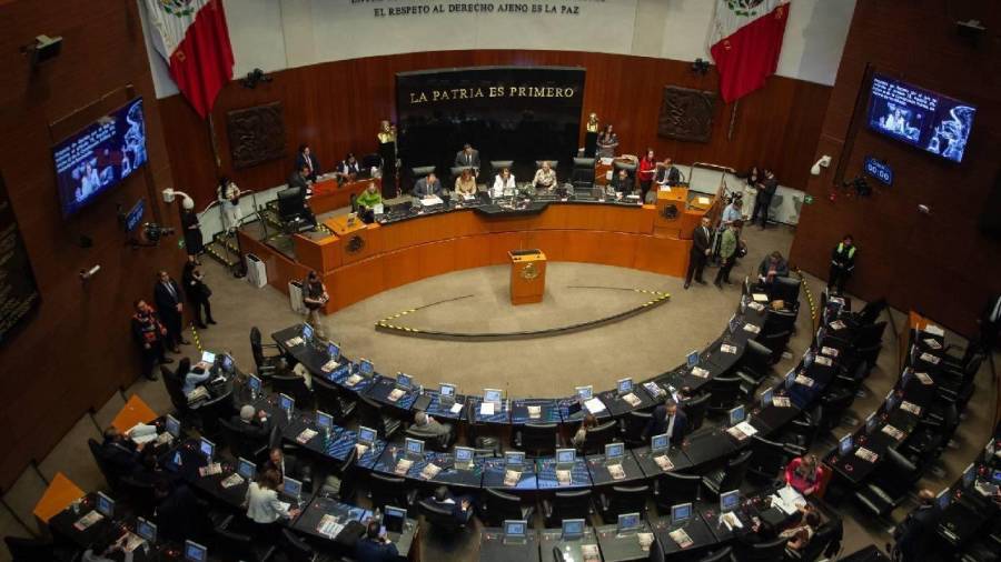 El funcionario escuchó las posturas de legisladores oficialistas y de oposición sobre el tema de desaparición forzada.