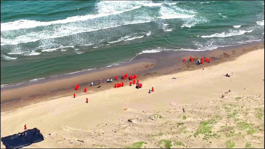 Gobierno Federal informó que concluyó las labores de contención y limpieza de playas en las costas de Veracruz y Tabasco.