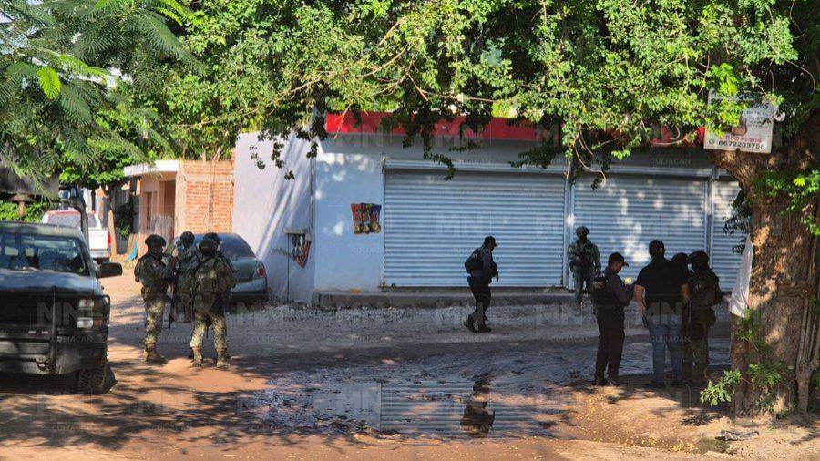 Elementos de seguridad en la colonia Ampliación 5 de Febrero tras el asesinato de Elena “N”, Culiacán, Sinaloa.