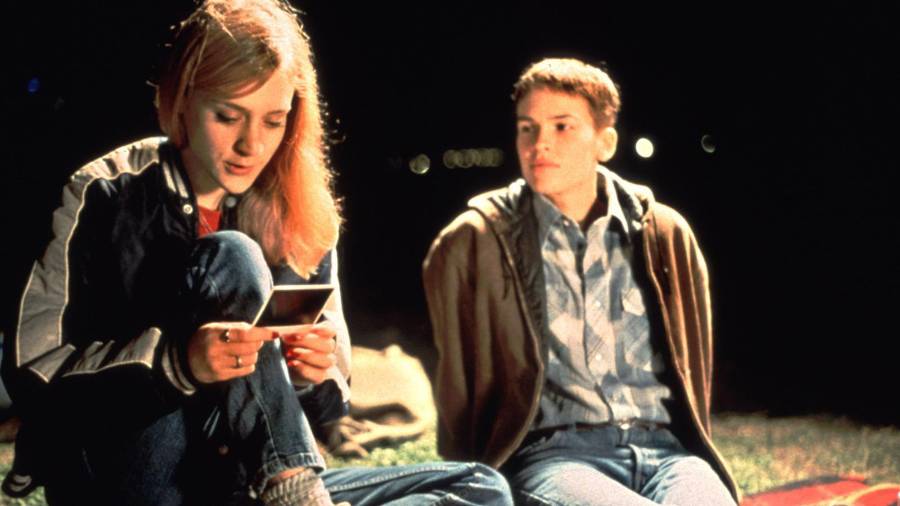 Historia. Peirce entabla una historia personal que abarca un estudio sobre la mirada ajena. Una tragedia como la de ‘Brandon’ no reside únicamente en su destino.