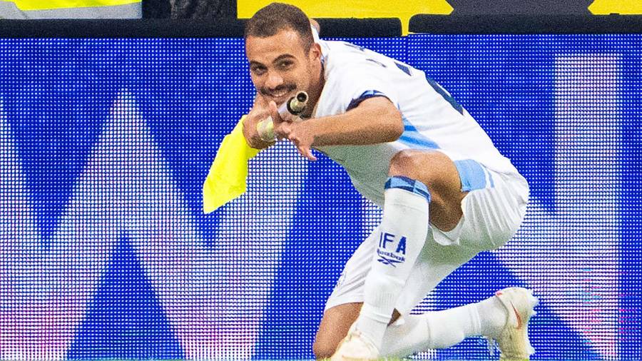 Abu Farchi quedó ligado a una de esas escenas poco habituales: marcar gol, correr a festejarlo y, prácticamente de inmediato, ser enviado a las regaderas.
