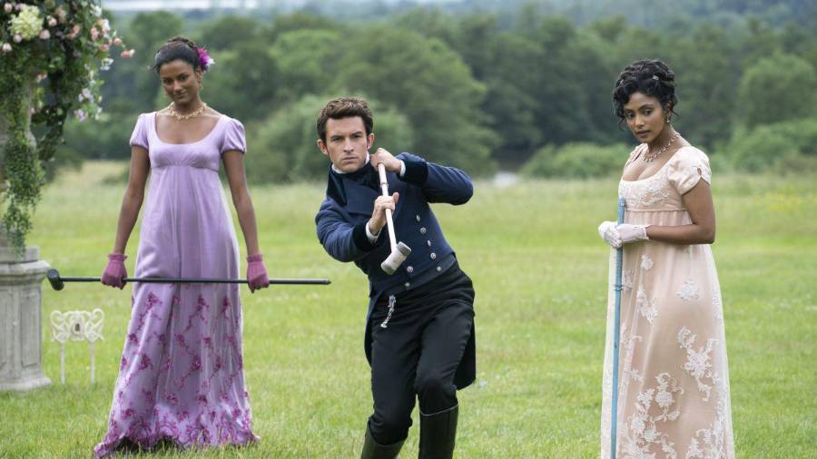 Un triángulo amoroso se desarrolla en la segunda temporada de la serie.