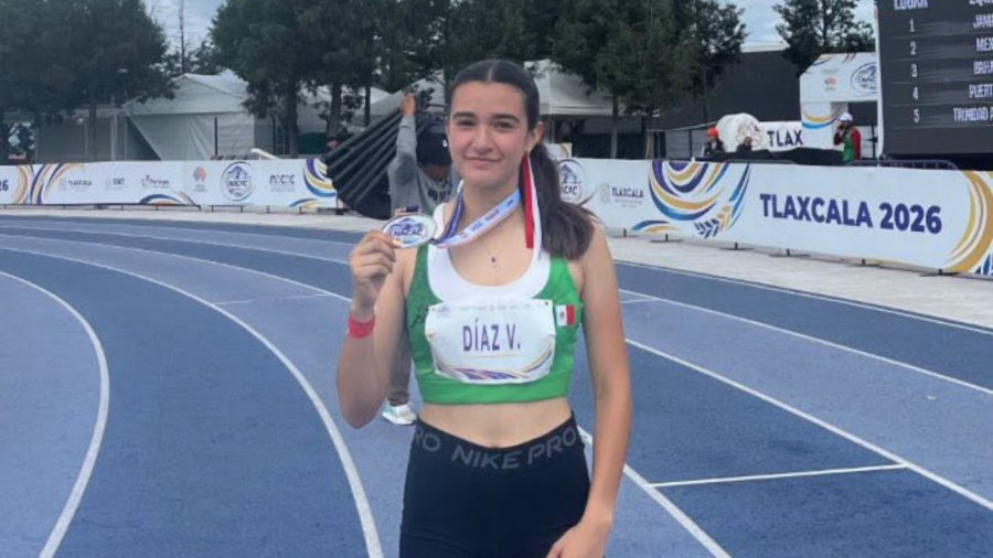 La velocista saltillense obtuvo plata en el relevo mixto 4x400 metros junto a la Selección Mexicana.