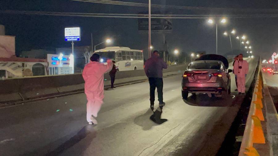 La vialidad permaneció parcialmente cerrada mientras se realizaban las labores de auxilio y peritaje.