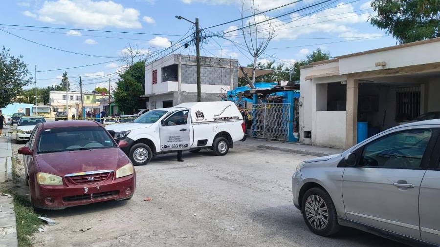 Elementos de seguridad acudieron a una vivienda de la colonia La Ribera tras el reporte del hallazgo.