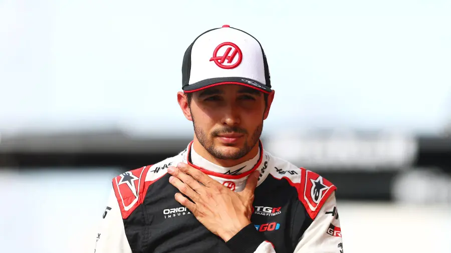 Esteban Ocon cerrará su etapa con Haas al finalizar la temporada 2026 mientras busca una alternativa para mantenerse en la parrilla de Fórmula 1 en 2027.