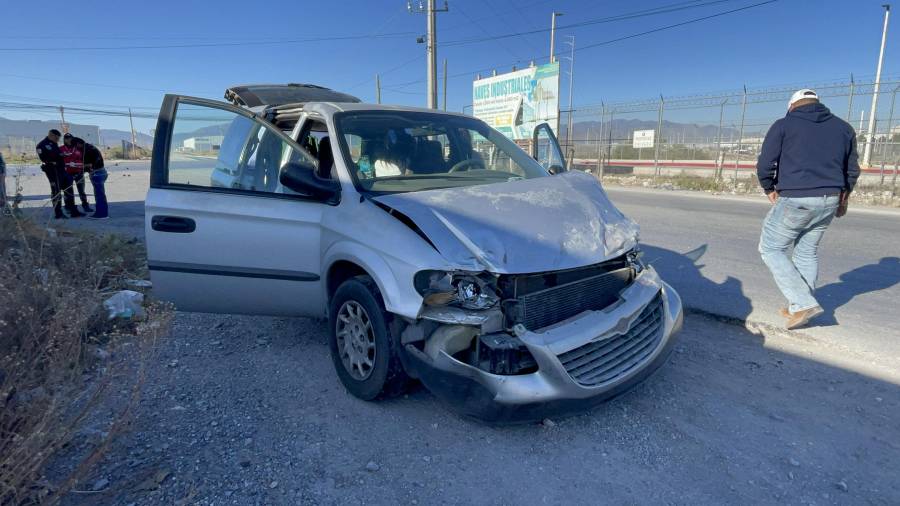 Las togas y birretes fueron cambiados de vehículo para llegar a su destino.