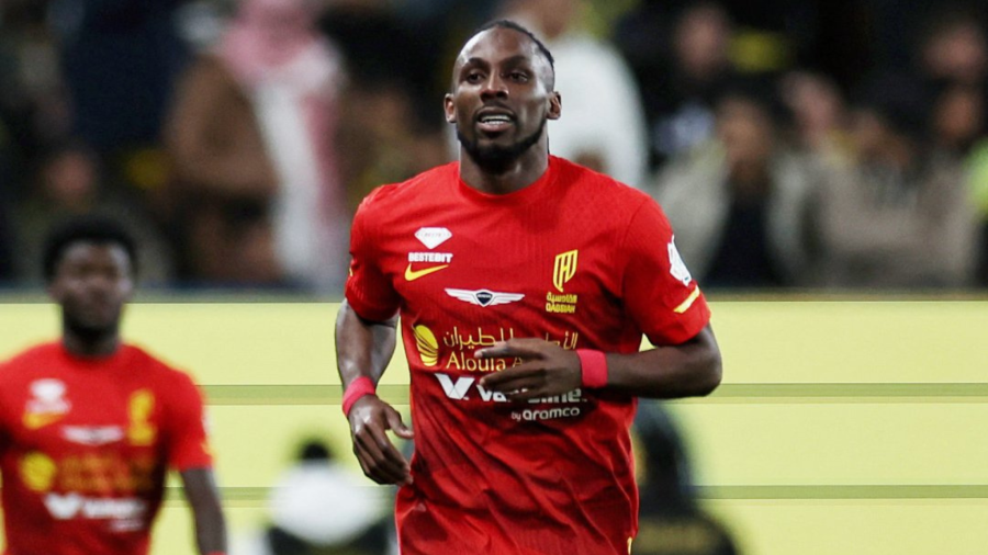 ulián Quiñones celebró el gol que abrió el marcador tras un error en la salida del arquero del Al Nassr.