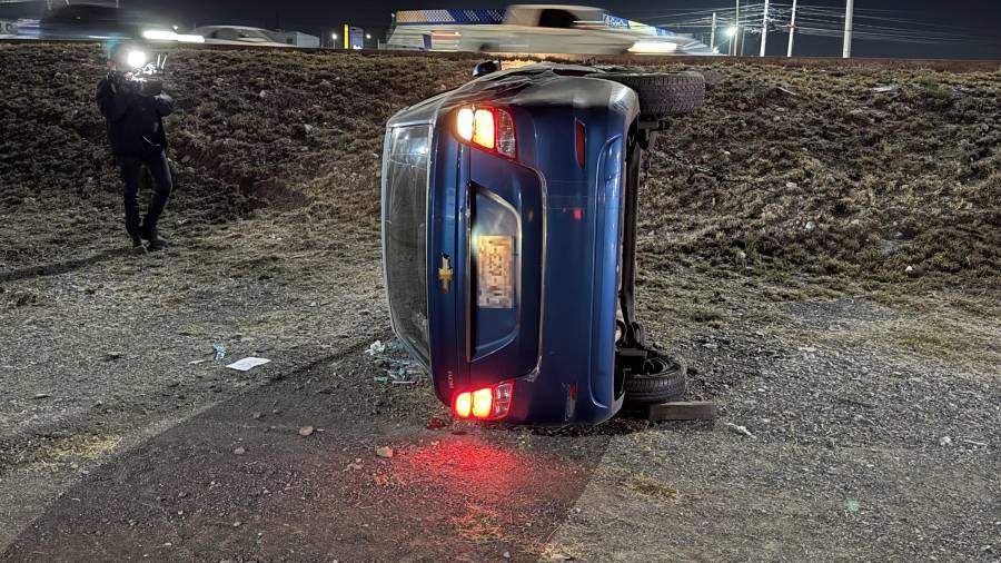 Del autobús pElementos de Tránsito Municipal realizaron el peritaje correspondiente tras el accidente vial.