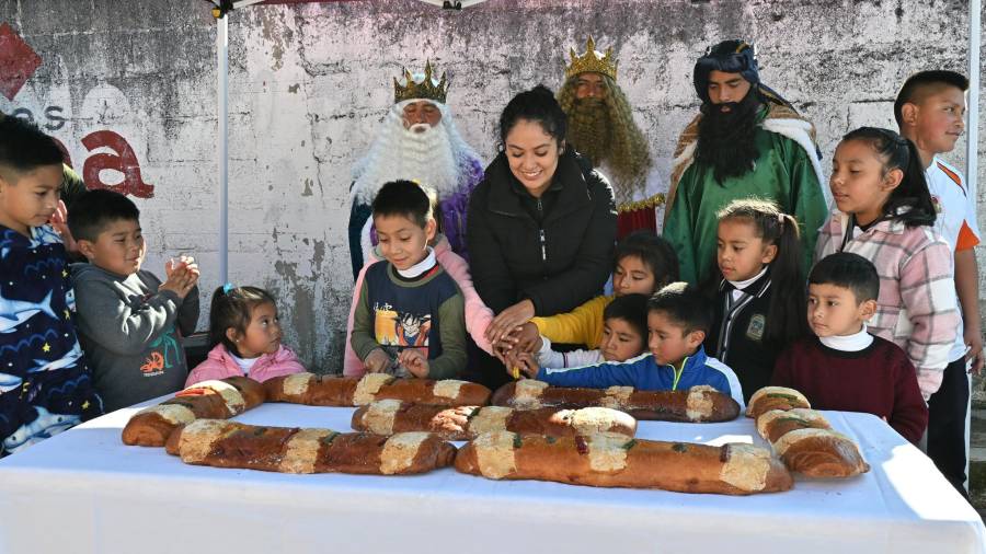 Autoridades municipales y familias compartieron la tradicional Partida de Rosca en colonias de Zaragoza.