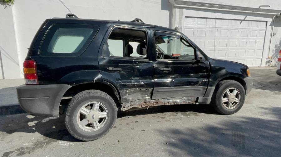 Elementos de la Policía Municipal de Tránsito realizaron el peritaje correspondiente para determinar la mecánica del accidente y deslindar responsabilidades entre los conductores involucrados.