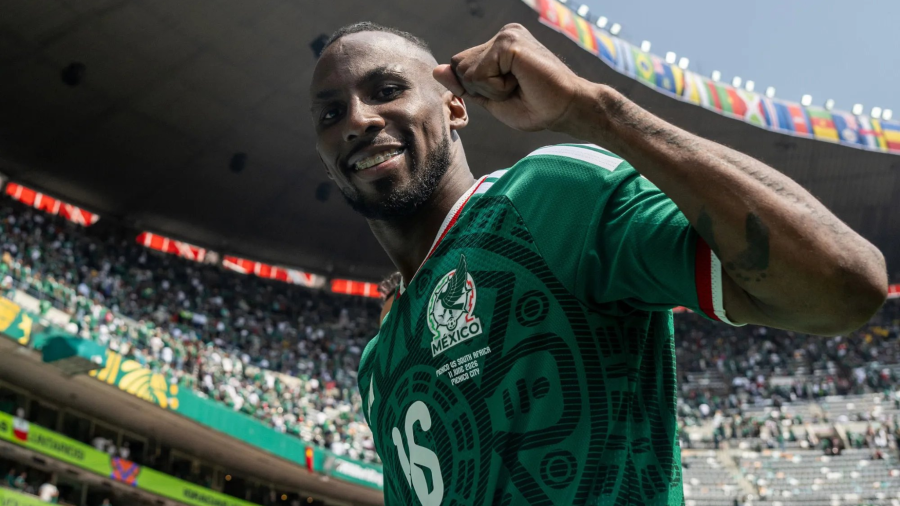 El delantero mexicano sufrió molestias durante su participación con el Al-Qadisiya en la Champions asiática.