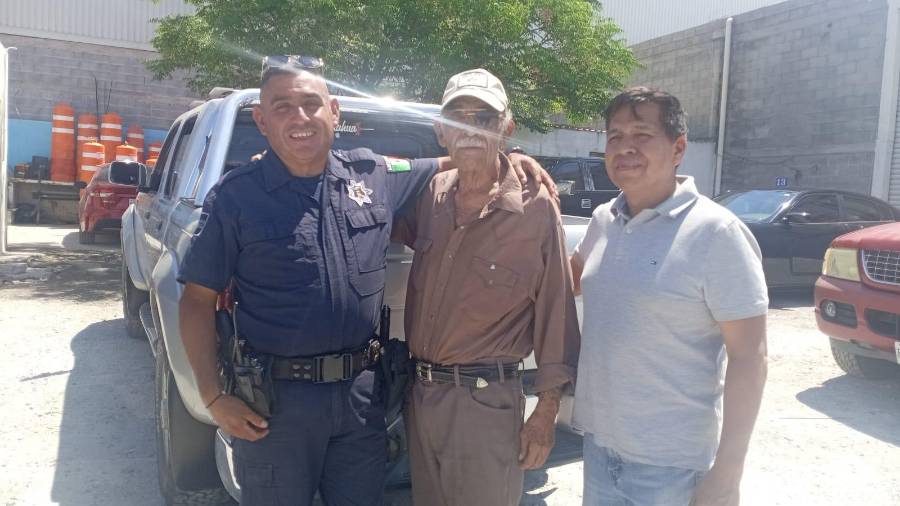 La intervención de los oficiales incluyó trasladar el vehículo del hombre a la gasolinera conocida como “Las Gemelas” para evitar riesgos en la vía pública.