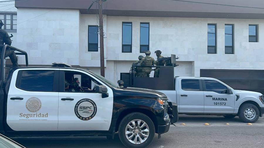 Personal federal resguarda el inmueble ubicado en 20 de Noviembre y Victoria.