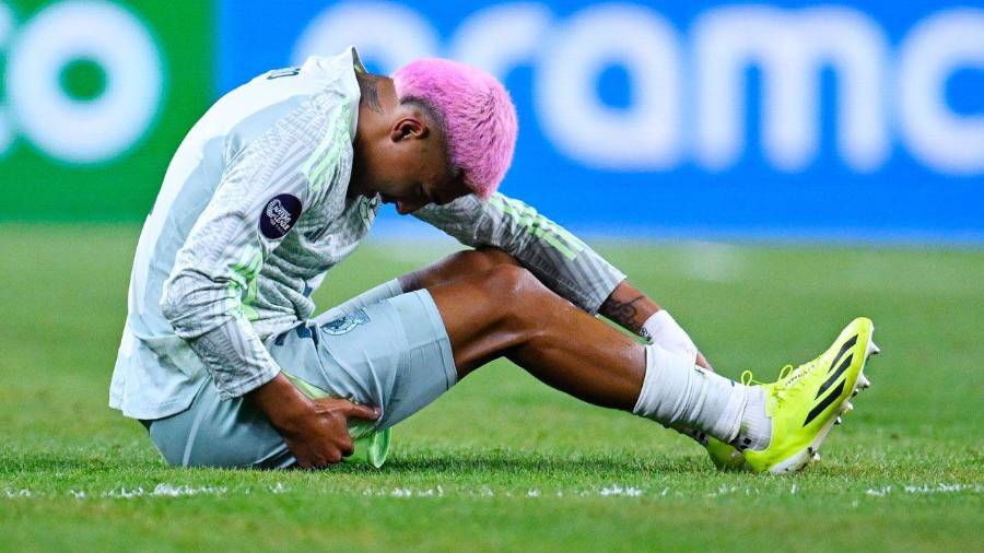 Julián Araujo se unió a la lista de lesionados, pues se reportó con molestias en el muslo, lo que generó incertidumbre sobre su disponibilidad para los próximos encuentros, tanto del Celtic, como de la Selección Nacional.